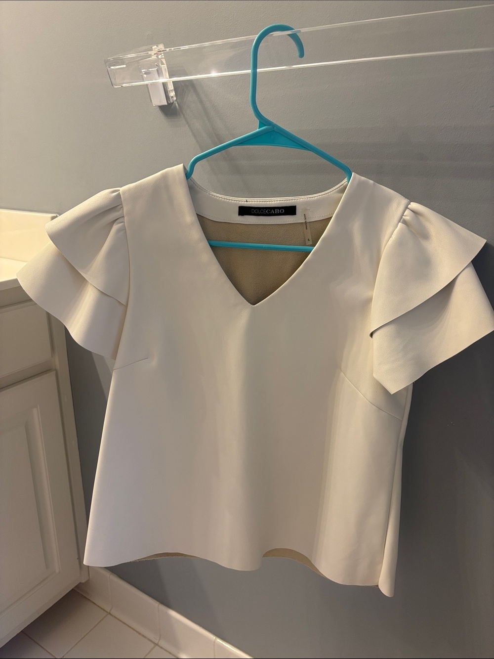 Dolce Cabo Cream V-Neck Flutter Sleeve Blouse